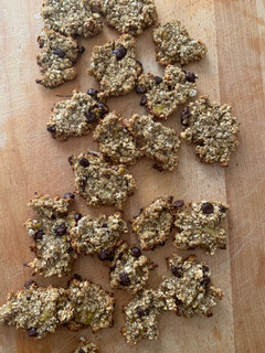 Una foto de Galletas de avena, plátano, nueces y chocolate
