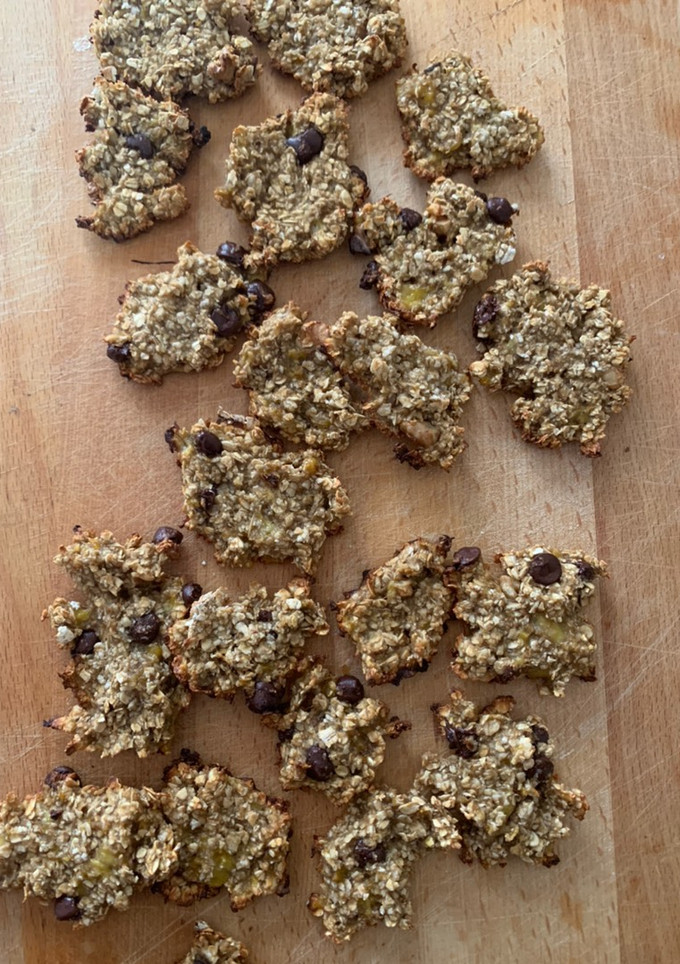 Una foto de Galletas de avena, plátano, nueces y chocolate