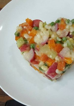 Hình của món Salad Nga thuần chay.