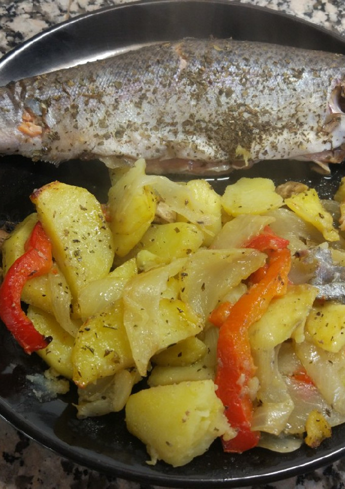 Una foto de Trucha rellena de jamón con guarnición