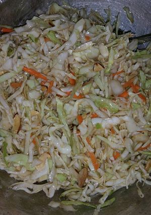 A picture of Asian Broccoli Slaw.