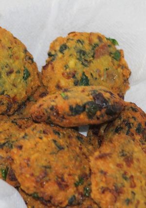 A picture of Lentil and Spinach Vada (Chana dal and palak vada).