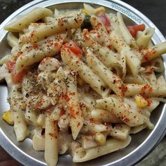 A picture of White sauce pasta.
