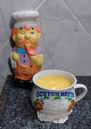 Una foto de Sopa crema de calabacín y ajo 🧄