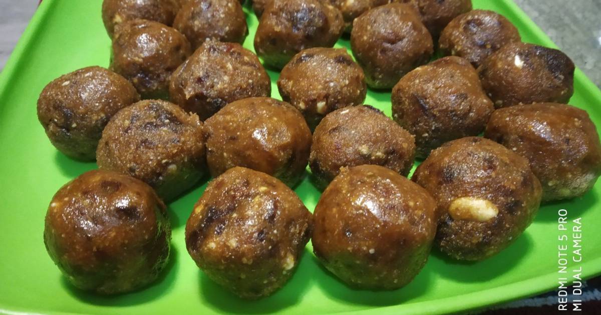 Dates and dry fruits ladoo Recipe by Kuldeep Kaur Cookpad