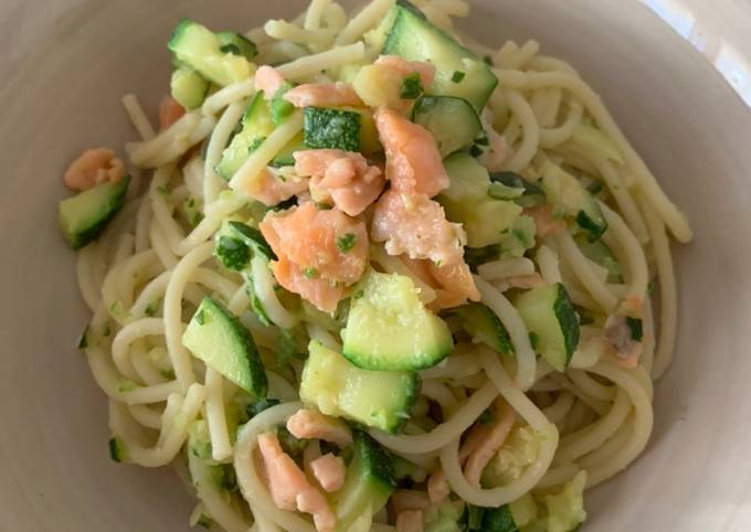 Spaghetti zucchine e salmone