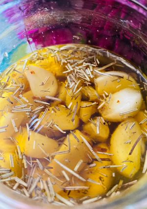 A picture of GARLIC 🧄 CONFIT.
