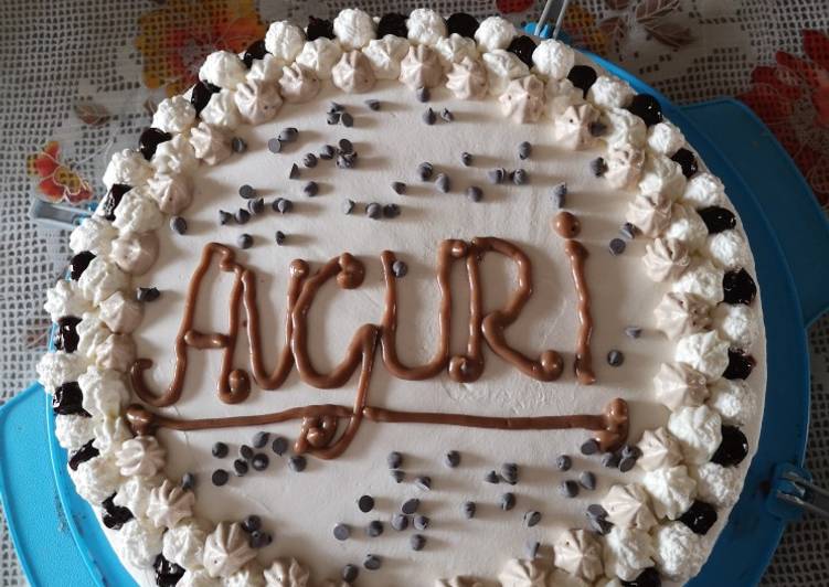 Torta con crema al caffè e crema normale