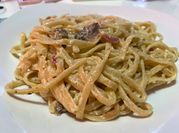 Una foto de espagueti a la carbonara