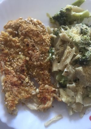 Una foto de Pollo con avena y macarrones con brócoli 🥦