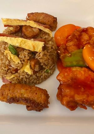 Una foto de Pollo Tipakay con Arroz Amazónico