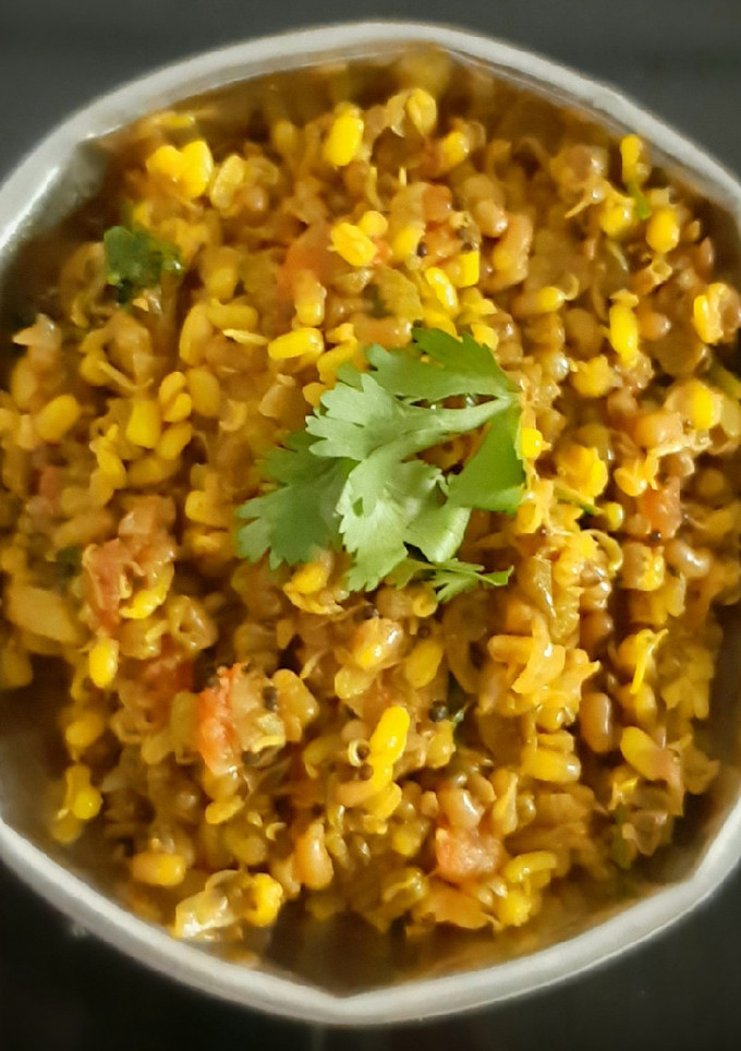ફણગાવેલા મગમઠ નું શાક (Sprouted MagMathSabji Recipe In Gujarati) રેસીપી મુખ્ય ફોટો