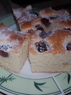 Kefires meggyes pite recept fotója