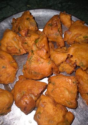 प्याज के पकोड़े (सिंधी स्पेशल)(pyaz k pakode recipe in hindi) रेसिपी मुख्य फोटो