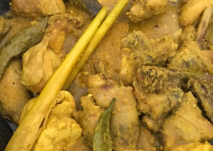 Langkah Mudah untuk mengolah Ayam ungkep bumbu kuning, Lezat