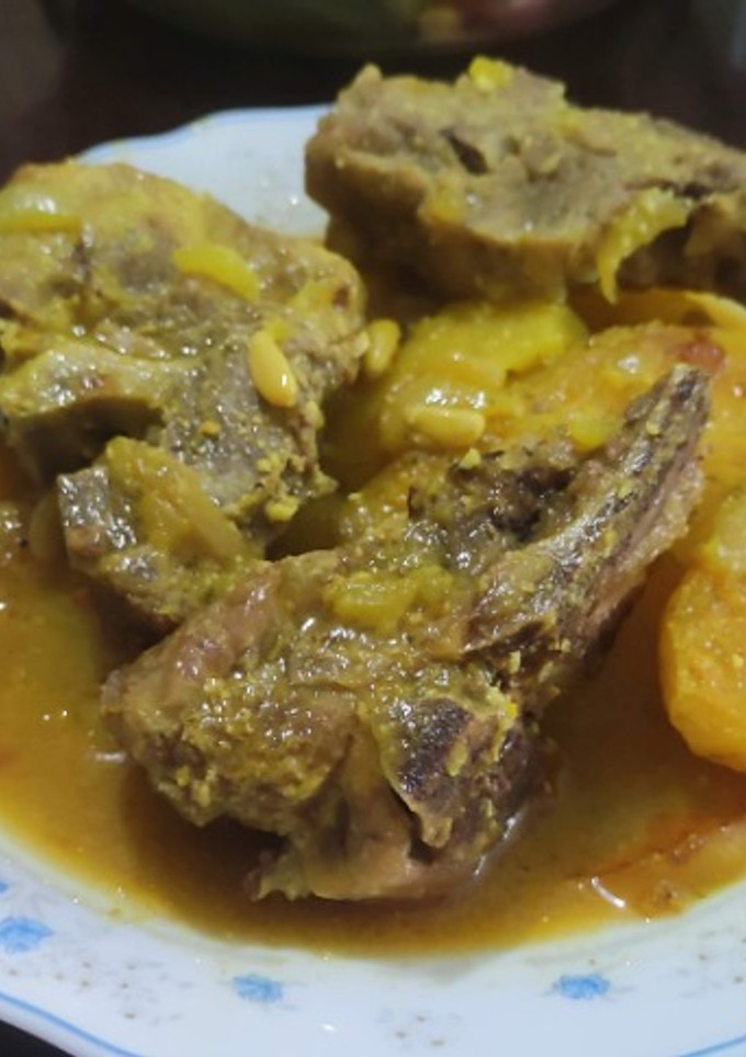 Una foto de Espinazo con patatas al horno