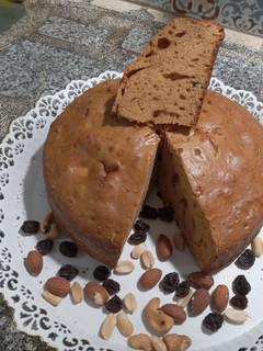 Una foto de TORTA DE DULCE De LECHE CON FRUTOS SECOS