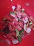 Ensalada de rabanitos, tomate y palta