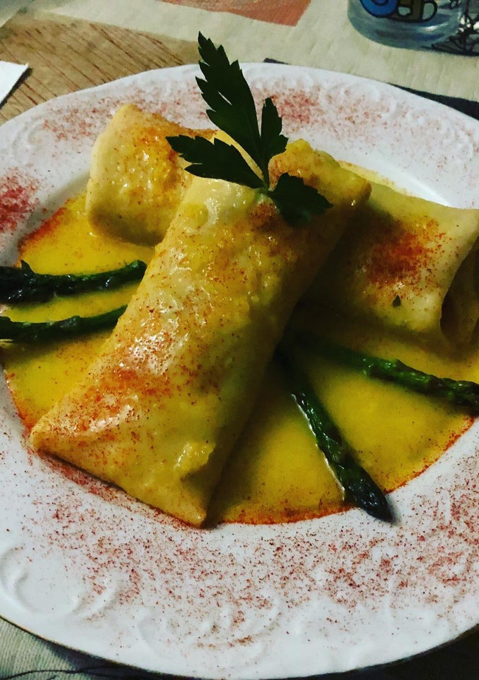 Una foto de Creps rellenos de espárragos bacon y huevo
