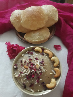 हलवा पूरी (halwa poori recipe in Hindi) रेसिपी मुख्य फोटो