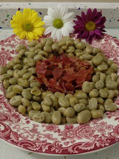 Una foto de Habitas con jamón