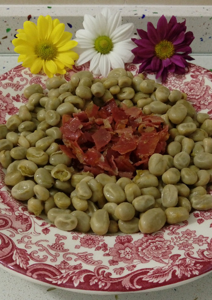 Una foto de Habitas con jamón