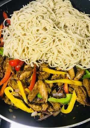 A picture of Chicken stir fry pasta.