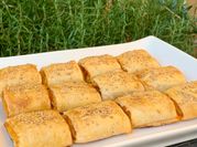 Una foto de hojaldre con queso cheddar