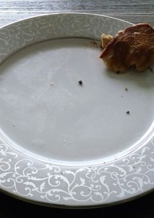 A picture of Applesauce Pancakes, not eggs, not bananas.