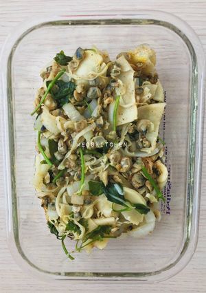 Hình của món Măng xào hến.