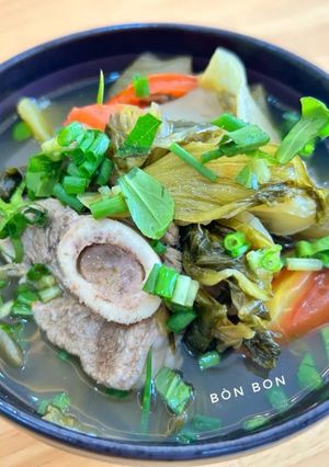 Hình của món Canh Dưa Cải Chua Hầm Xương.
