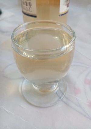 O poză a rețetei Kırş-Lichior din sâmburi de cireşe şi sâmburi de caise.