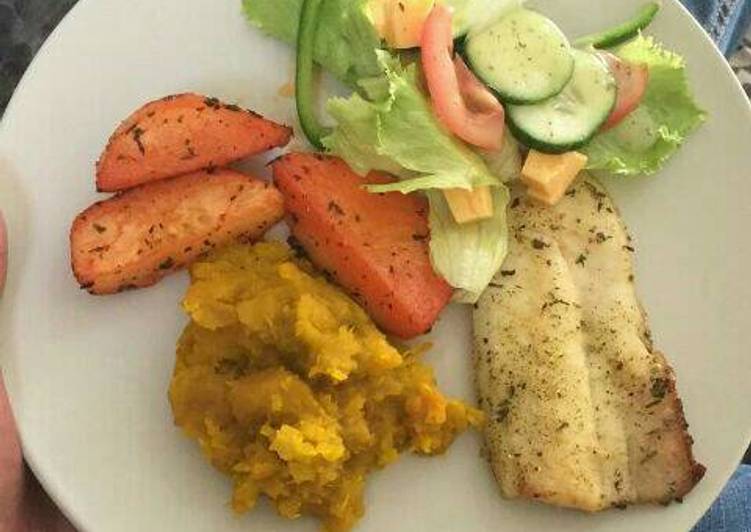 Simple Way to Make Favorite Grilled hake fillet with veggies