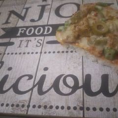 A picture of Pita Bread Pizza.