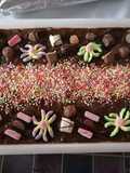 Tarta grande de cumpleaños de galletas, chocolate y natillas (v.1)