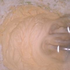 A picture of Butter cream icing author marathon.