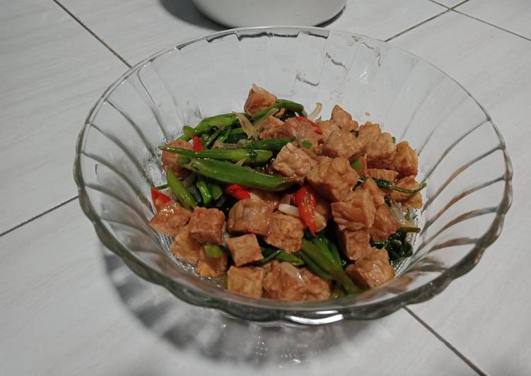 Cara Gampang Membuat Tumis kangkung dan tempe ala Ria, Sempurna