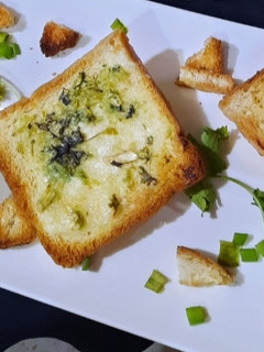 A picture of Garlic bread.