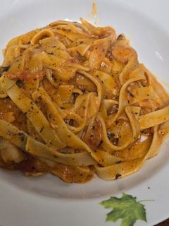 Una foto de Pasta cremosa con langostinos