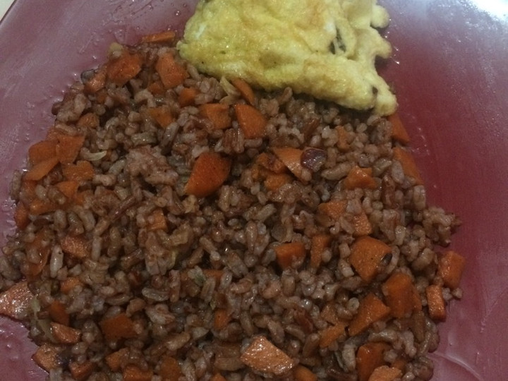 Resep Nasi goreng merah sosis saus tiram yang Bisa Manjain Lidah