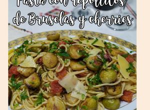 Una foto de Pasta con repollitos de Bruselas y tomatitos cherries