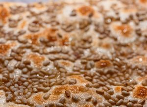 Foto principal de Coca de San Juan de Hojaldre, Piñones y Crema Pastelera
