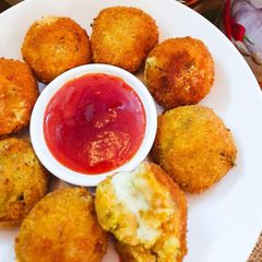 A picture of Pakoray pizzo Balls.
