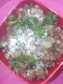 साबुदाणा खिचडी (sabudana khichdi recipe in marathi) रेसिपी चे मुख्य फोटो