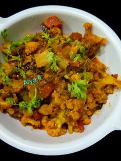 फूलगोभी और टमाटर की सब्जी (phoolgobi aur tamatar ki sabzi recipe in Hindi) रेसिपी मुख्य फोटो