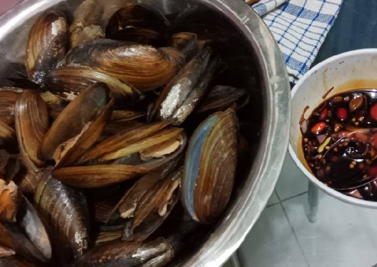 Cara Gampang Menyiapkan Kerang rebus sambal kecap, Bikin Ngiler