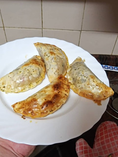 Una foto de Empanadillas de pisto y pulpo adobado al horno