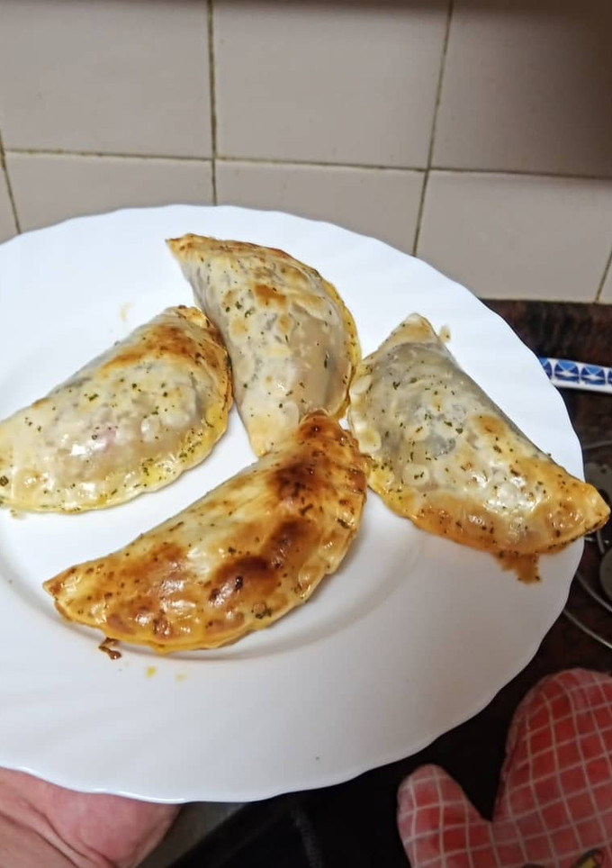 Una foto de Empanadillas de pisto y pulpo adobado al horno