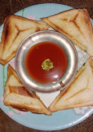 મેયોનિઝ વેજીટેબલ સેન્ડવીચ(Mayonnaise Vegetable sandwich recipe in Gujarati) રેસીપી મુખ્ય ફોટો