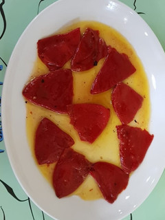 Una foto de Oro rojo de lodosa (pimientos del piquillo) al vermut bianco